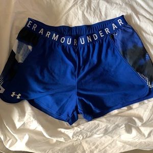 Under armour shorts, Size L